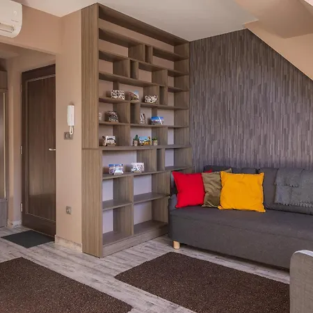 Laza Napok - 1 アパート *