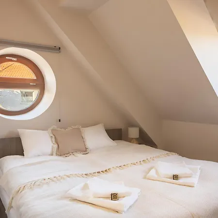 Laza Napok - 1 * ヴェスプレーム